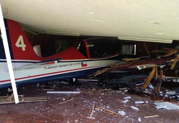 Avioneta de Halcones de la FACh cayó al interior de un colegio en Chillán