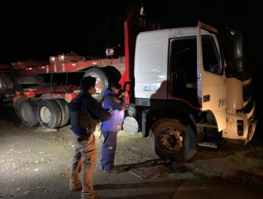 La Araucanía: Desconocidos quemaron camión que estaba estacionado en Purén