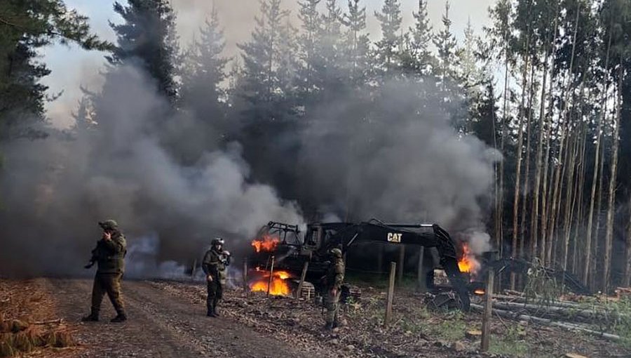 Ataque incendiario destruye tres maquinarias forestales en el fundo San Gregorio de Victoria