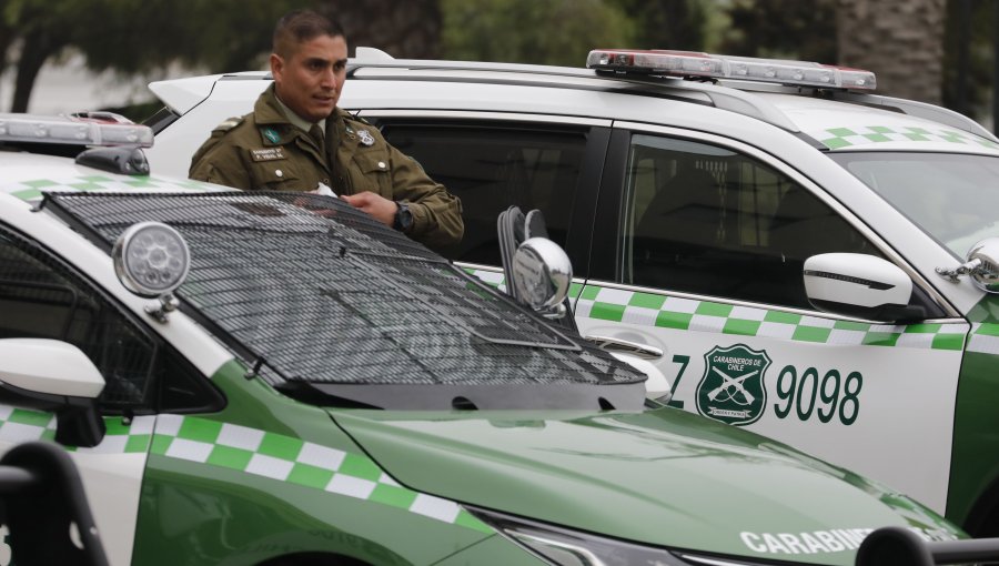 Carabinero frustró el robo de su vehículo tras encerrona protagonizada por tres delincuentes armados y encapuchados en Pudahuel