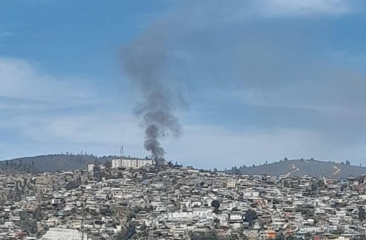 Incendio consumió completamente una vivienda en sector del cerro Las Cañas de Valparaíso