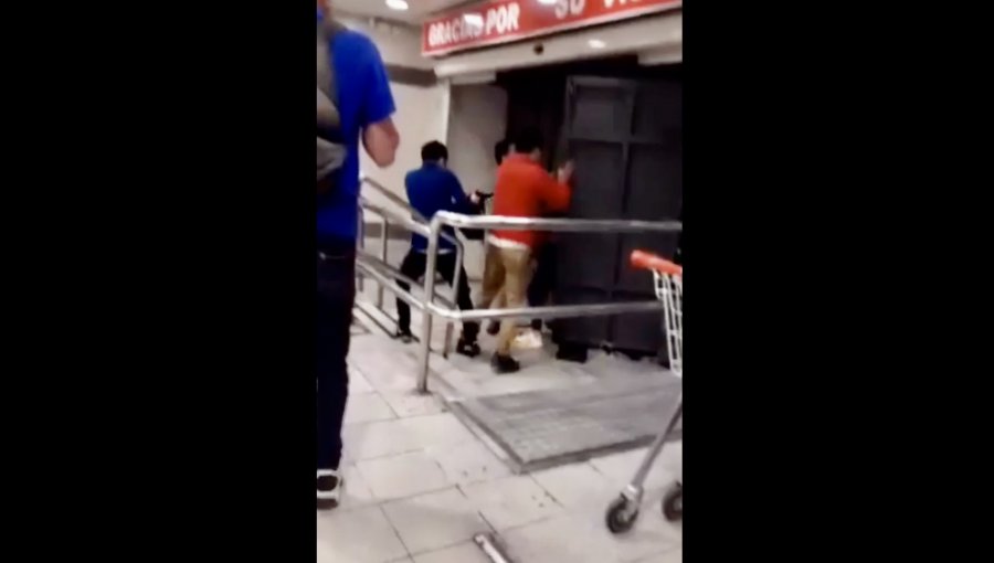 Pánico tras brutal agresión a trabajadores de supermercado de Valparaíso: mecheros fracturaron el brazo de un guardia