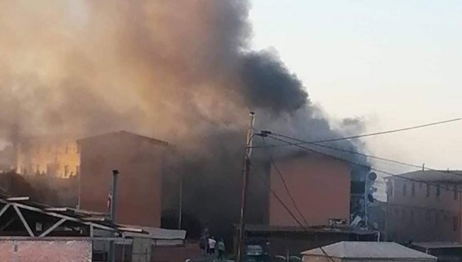 Incendio afectó a departamento en un tercer piso en sector de Miraflores Alto en Viña del Mar