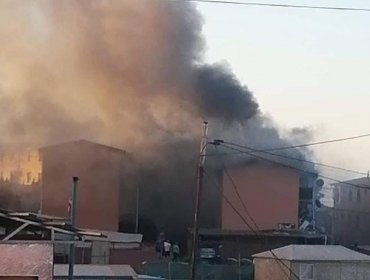 Incendio afectó a departamento en un tercer piso en sector de Miraflores Alto en Viña del Mar