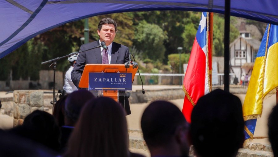 Alcalde de Zapallar anuncia "toque de queda" para menores de edad durante el verano: no podrán transitar solos de madrugada