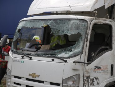Colisión entre dos camiones en Renca provocó el corte total en la Autopista Central