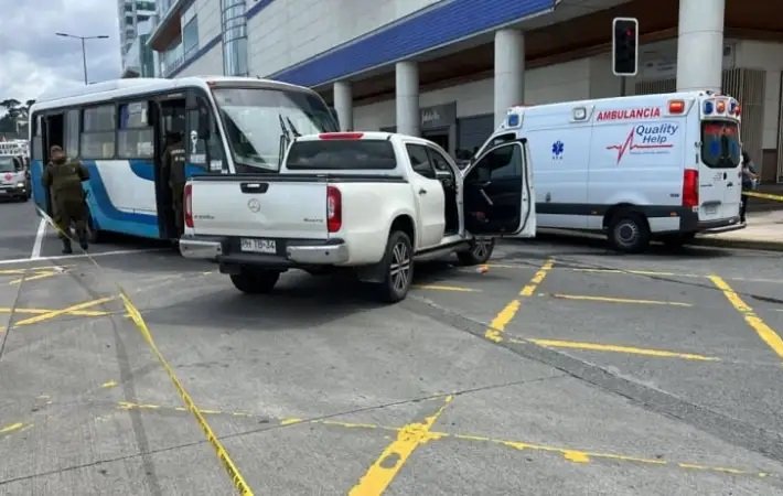 Delincuentes balean a hombre para robarle su vehículo e intentan atropellar a carabinero en Puerto Montt