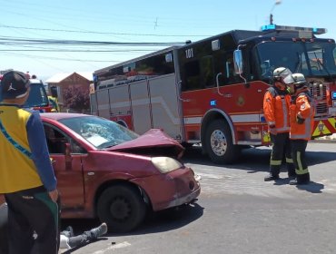 Al menos siete personas lesionadas dejó colisión entre microbús y vehículo en sector de Rodelillo en Valparaíso