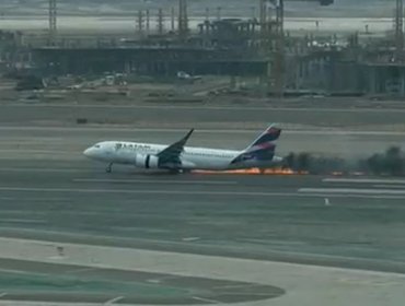 Confirman muerte de dos bomberos aeronáuticos tras colisión de carro con avión en aeropuerto de Lima