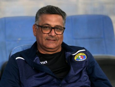 Entrenador chileno Ronald Fuentes asegura que "Carlos Palacios quiere venir a Chile y sumar minutos"