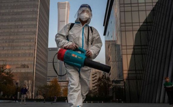 Pekín enfrenta el momento "más complejo y grave" de la pandemia del Covid-19 con aumento de casos y primeras muertes en seis meses
