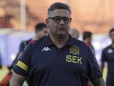 Regresa a Santa Laura: Ronald Fuentes fue oficializado como nuevo entrenador de U. Española