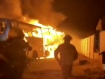 Incendio destruyó seis buses interprovinciales en la población Coihueco de Chillán