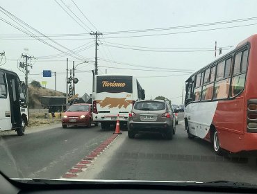 Caos en Quillota y La Calera por paro indefinido de microbuses y colectivos: conductores sólo dejan transitar a vehículos particulares