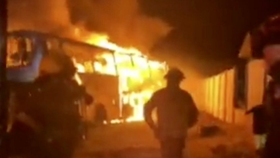 Incendio destruyó seis buses interprovinciales en la población Coihueco de Chillán