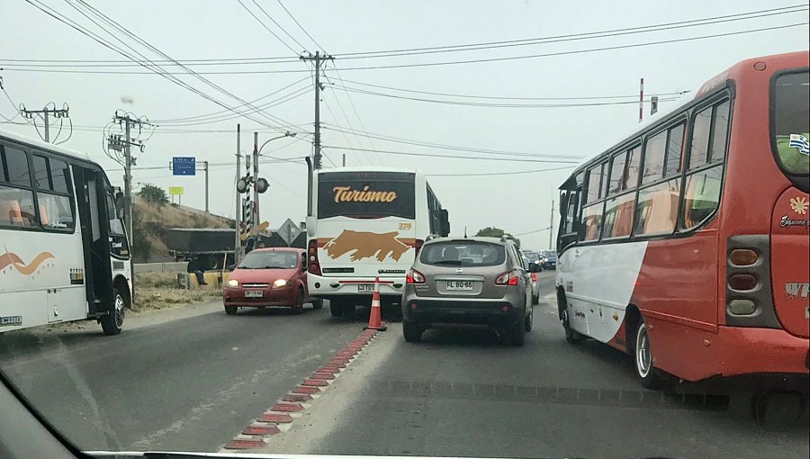 Caos en Quillota y La Calera por paro indefinido de microbuses y colectivos: conductores sólo dejan transitar a vehículos particulares