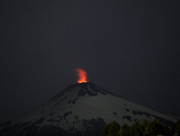 Sernageomin asegura que es "esperable que pequeñas explosiones se puedan generar" en el volcán Villarrica