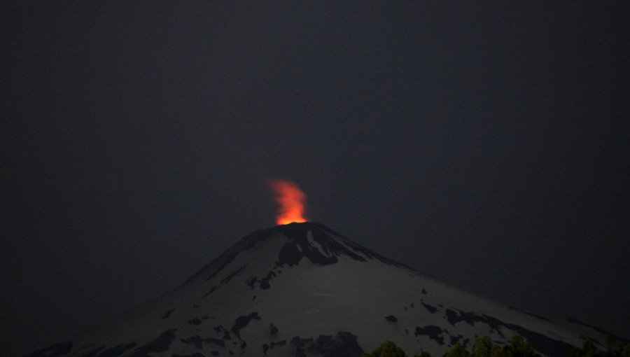 Sernageomin asegura que es "esperable que pequeñas explosiones se puedan generar" en el volcán Villarrica