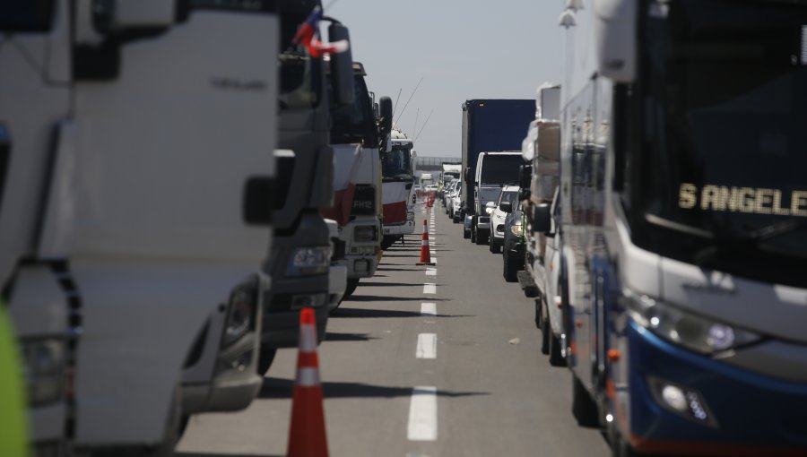 Gobierno anuncia 27 querellas contra camioneros por Ley de Seguridad del Estado: se ha instruido a Carabineros despejar las rutas