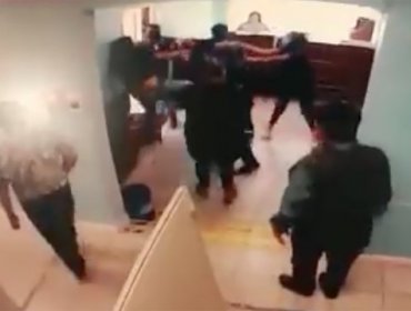 Médico agredió con puños y patadas a paciente que reclamó por la demora en recinto de salud de Talcahuano
