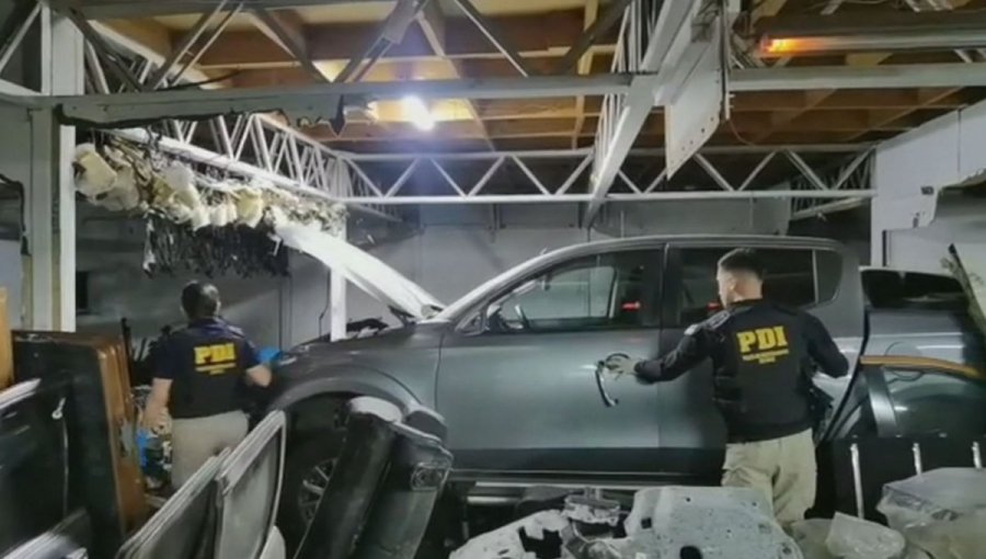 PDI descubre taller y desarmaduría ilegal en Santiago: un detenido y cuatro vehículos robados fueron recuperados