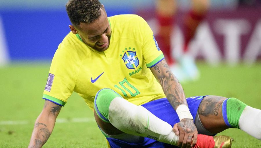 Alarma en Brasil: Neymar sufrió un esguince en su tobillo derecho durante el partido ante Serbia