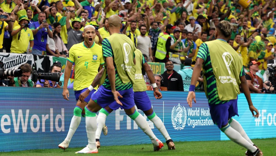 Brasil inició con un triunfo su camino por el hexacampeonato con doblete de Richarlison ante Serbia