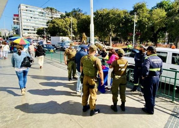 ¿Puerta giratoria en Viña del Mar? Comercio ambulante no cesa en el centro, pese a 400 infracciones y 752 detenciones este año