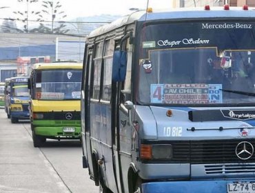 Cinco líneas de microbuses de San Antonio iniciaron paro total de funciones por alzas en el precio de los combustibles