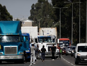 Proyecto de ley propone sancionar con la suspensión del permiso de circulación a camiones que participen en bloqueo de rutas