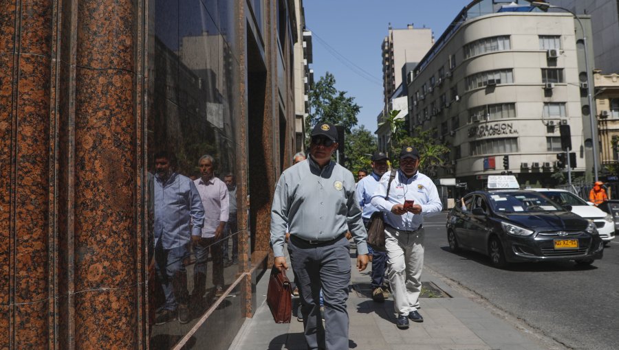 Representantes de organizaciones de camioneros llegaron hasta el Ministerio de Transportes para reunirse con el gobierno