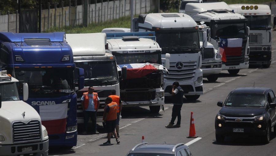 Humo blanco en La Moneda: Camioneros confirman acuerdo con el Gobierno y que a las 15:00 horas se levanta el paro