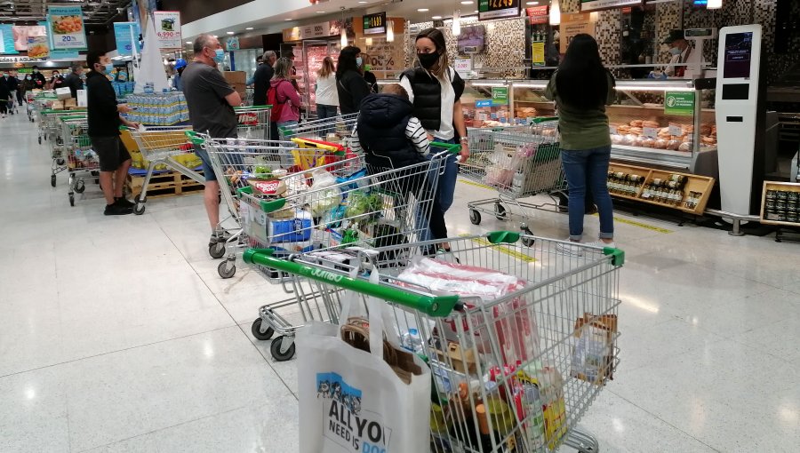 Supermercados reportan que el 20% de los locales a nivel nacional tienen "problemas de reposición" por paro de camioneros