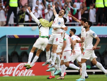 Irán consiguió su merecido premio en los descuentos de emocionante partido ante Gales