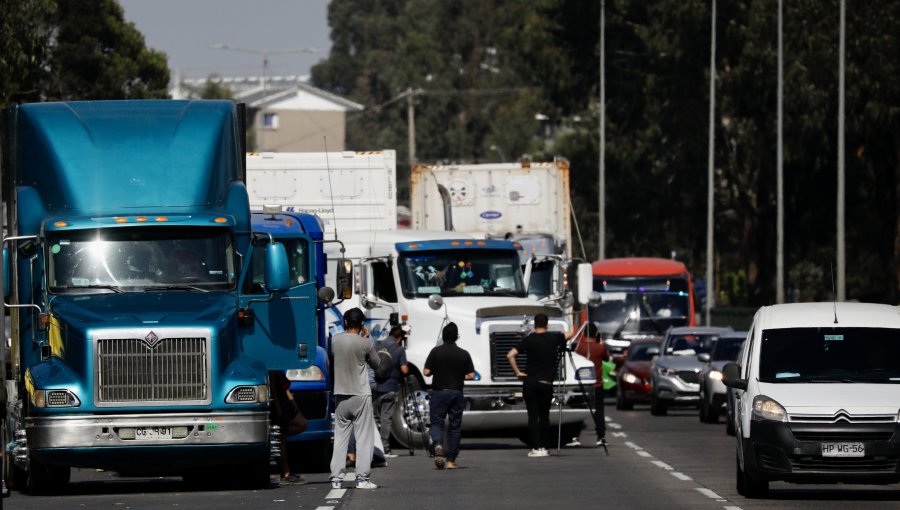 Proyecto de ley propone sancionar con la suspensión del permiso de circulación a camiones que participen en bloqueo de rutas