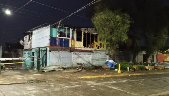 Incendio en La Pintana deja dos personas fallecidas: Sobrecarga eléctrica podría ser lo que inició el siniestro