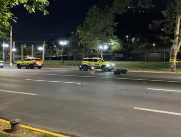 Trágica noche en Providencia: Dos personas en moto se arrastraron 80 metros tras perder control muriendo en el lugar