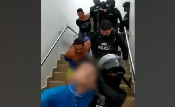 Hombres armados irrumpieron en un hospital de Ecuador para intentar matar a un adolescente: Tomaron a enfermeras como rehenes