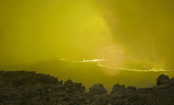 Entra en erupción el mayor volcán activo en el mundo por primera vez en casi 40 años