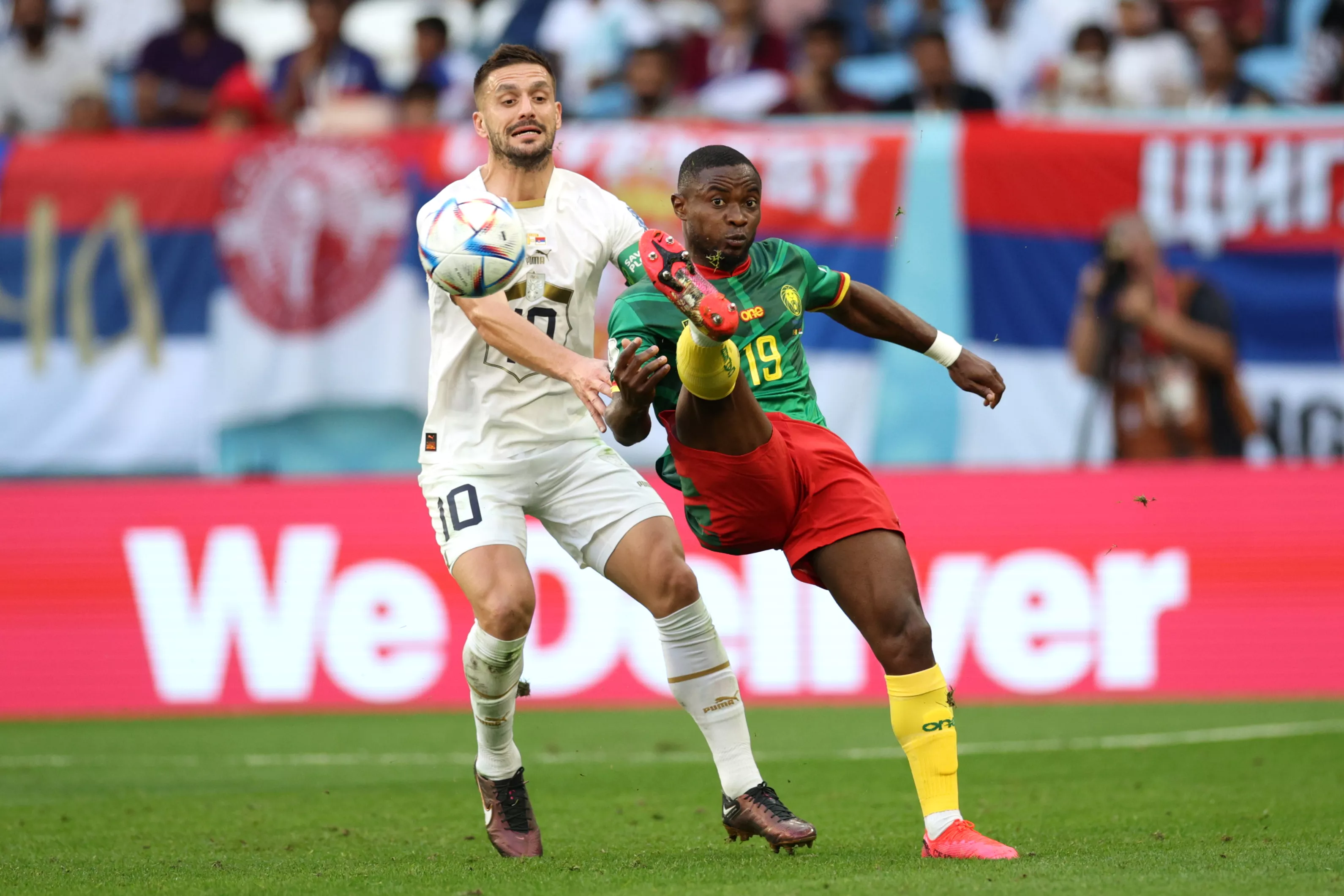 Camerún y Serbia animaron uno de los mejores partidos del Mundial: igualaron 3-3