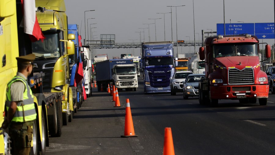 Gobierno informa de 46 puntos con camioneros en la berma y 19 detenidos: se han presentado 11 querellas por Ley de Seguridad del Estado