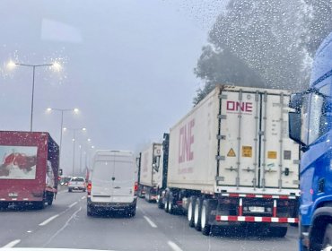 Unos 50 camiones se mantienen estacionados en la berma de la ruta 68 y bloquean paso de otros transportistas a La Pólvora de Valparaíso