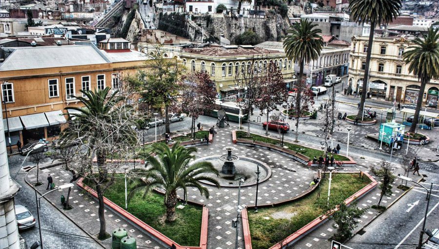 Denuncian secuestro de una adolescente de 16 años en Valparaíso: habría sido abandonada horas después en el barrio Puerto