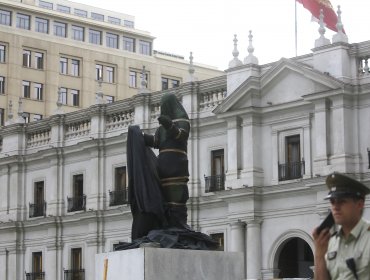 Frente al palacio de La Moneda se inaugura estatua del ex presidente Patricio Aylwin: asisten Boric, Piñera y Lagos