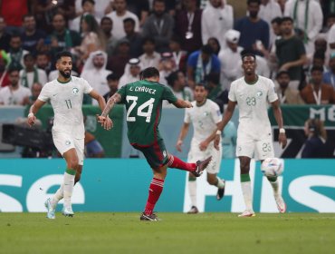 México venció a Arabia Saudita, pero no logró clasificar a octavos del Mundial por diferencia de goles con Polonia