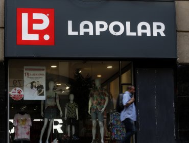 Servicio Nacional de Aduanas presenta querella contra La Polar por "contrabando" ante supuesto ingreso de ropa falsificada