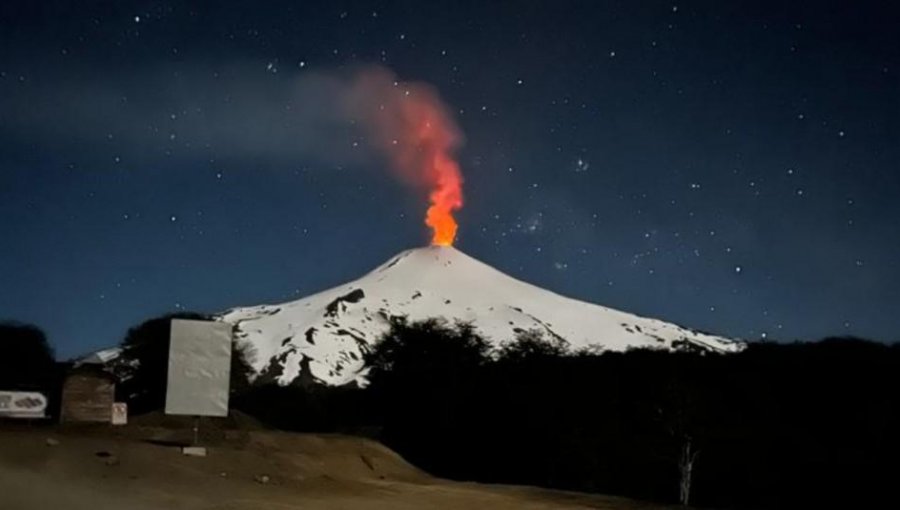 Incandescencia del volcán Villarrica osciló entre los 80 y los 220 metros sobre el nivel de su cráter