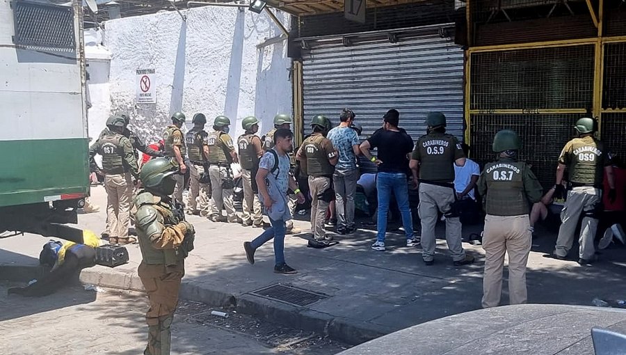 Megaoperativo policial en el Persa Biobío: 15 personas detenidas y más de 20 locales allanados