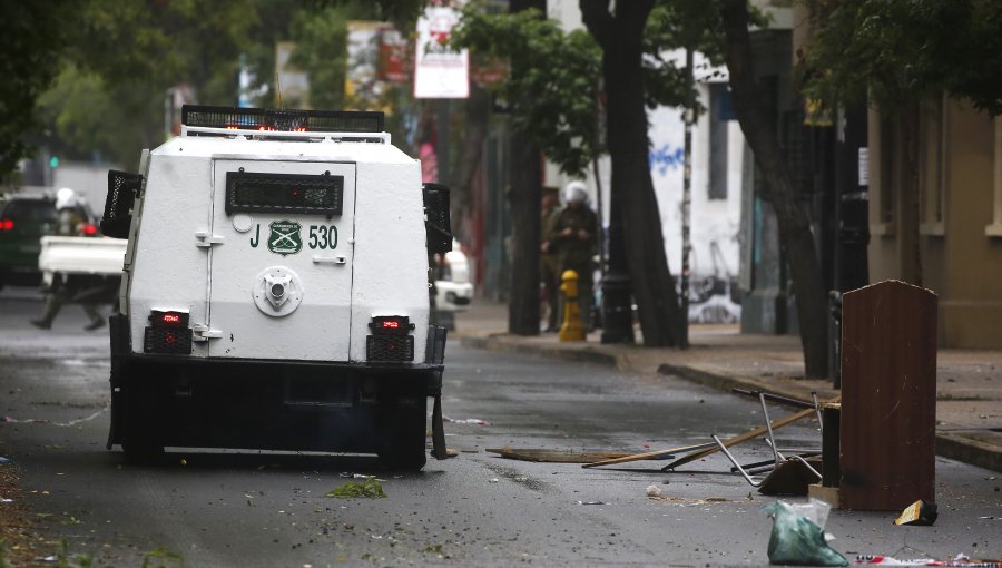Incidentes en las afueras del Liceo de Aplicación provocaron interrupción del tránsito en el centro de Santiago