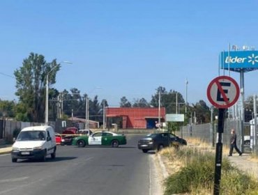 Atacan a balazos en su propio auto a joven en Villa Alemana: Los hechos ocurrieron a un costado del Líder de Peñablanca